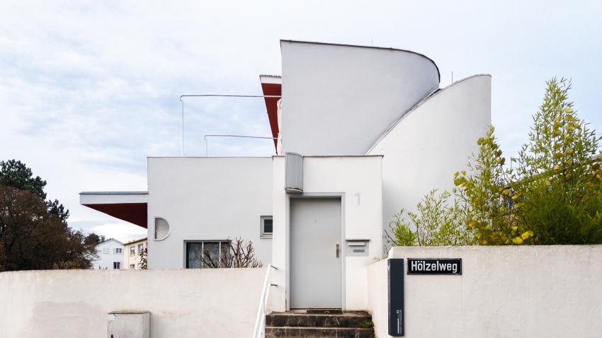 Seitliche Ansicht des Einfamilienhaus von Hans Scharoun in der Weißenhofsiedlung