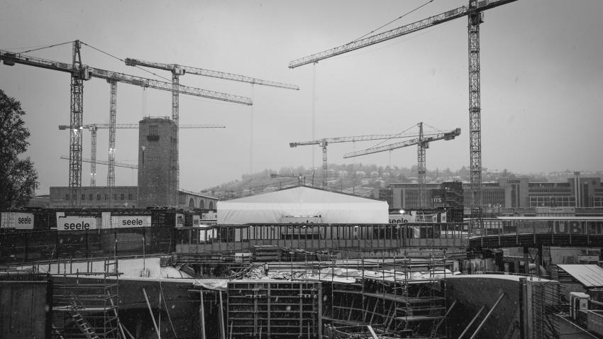 Seitenansicht der Baustelle von Stuttgart 21, aus Richtung der Staatsgallerie.