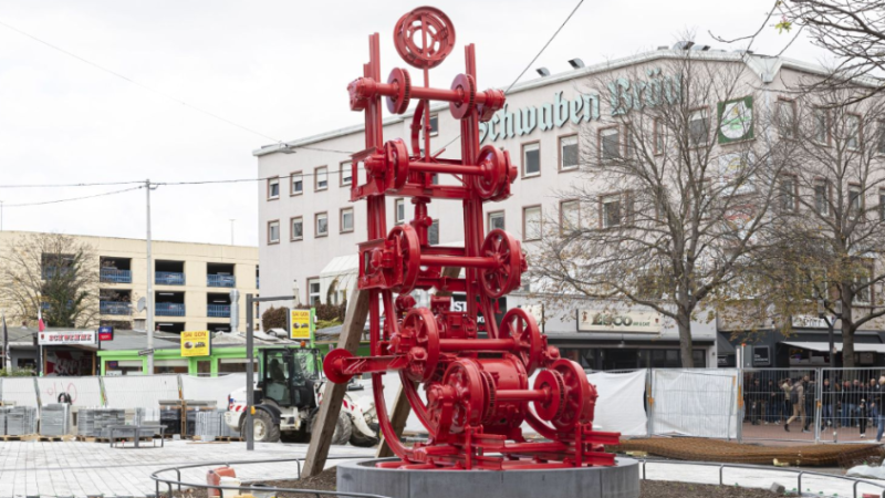 Eisenbahnkunstwerk; Plastik  „140 Jahre Eisenbahn" von Karl-Heinz Franke (1985)