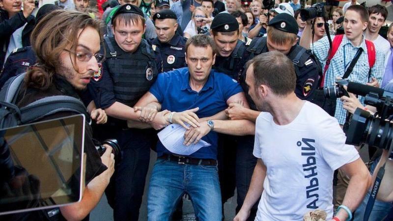 Alexej Nawalny in den Händen der russischen Polizei