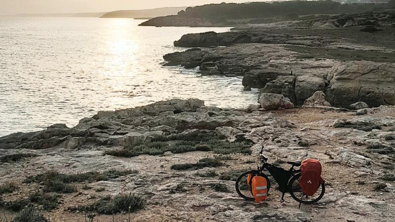 Ein Abschiedsfoto einer zweiwöchigen Radtour auf Menorca.